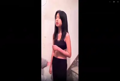 คลิปหลุดเป็นข่าวดัง! วัยรุ่นจีนบังคับรุ่นน้องถอดเพราะไปแย่งแฟนรุ่นพี่ บังคับถอดเสื้อxxxแล้วถ่ายคลิปแบล็คเมล์